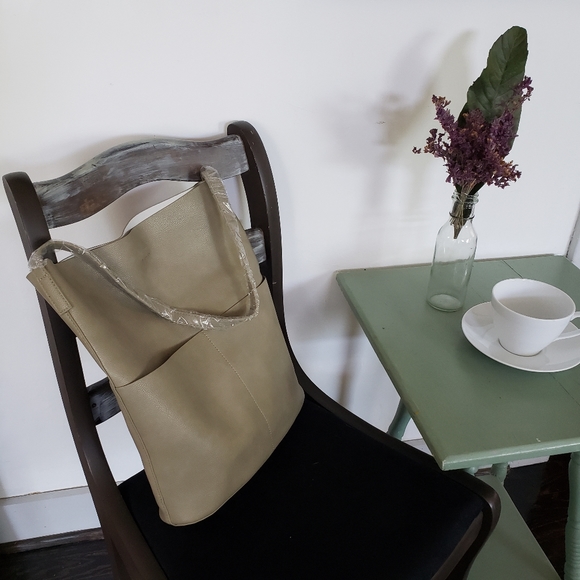 Brand NEW shoulder and laptop bag. - Picture 2 of 8